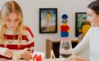 Brick & Family Imagine Bordeaux: Assemble et repars avec une figurine unique, des accessoires, une plaque, un chevalet et un décor à ton image !