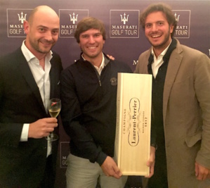 à gauche M. Guido Giovannelli, General Manager de Maserati West Europe. Au centre M. Favale, le vainqueur client Maserati Annecy, à droite M. Sébastien Fortuna, Directeur de Maserati Annecy à gauche M. Guido Giovannelli, General Manager de Maserati West Europe. Au centre M. Favale, le vainqueur client Maserati Annecy, à droite M. Sébastien Fortuna, Directeur de Maserati Annecy