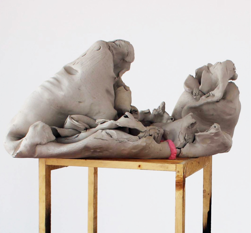 Romain Flachard. Sans titre.2107. Terre glaise,pâte à sucre rose,structure en bois brûlé Romain Flachard. Sans titre.2107. Terre glaise,pâte à sucre rose,structure en bois brûlé