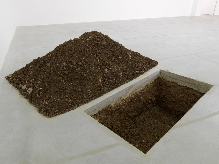 Maurizio Cattelan. Untitled (The Grave). Coll Le Consortium (Photo André Morin)