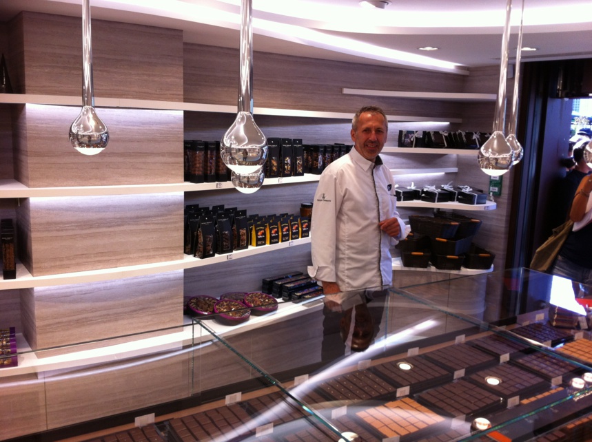 Patrick Agnellet fait les honneurs de la nouvelle installation Patrick Agnellet fait les honneurs de la nouvelle installation