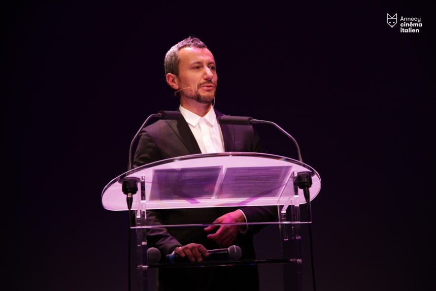 FRancesco Giai Via en personnage futuriste: de bon augure pour l'avenir du Festival! FRancesco Giai Via en personnage futuriste: de bon augure pour l'avenir du Festival!