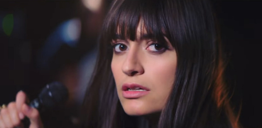 Clara Luciani, une jeune femme debout !! Clara Luciani, une jeune femme debout !!