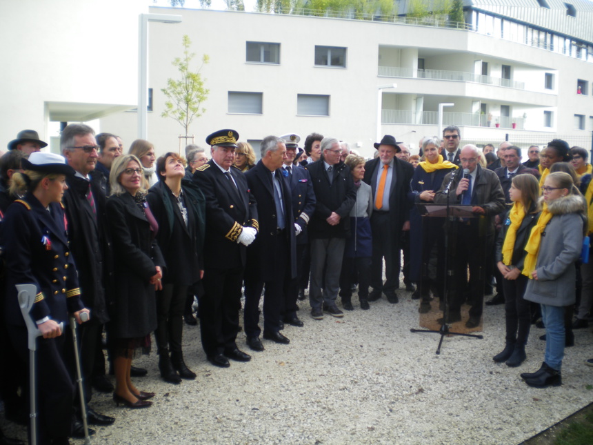 Elus, officiels,M. Le Préfet.... Elus, officiels,M. Le Préfet....