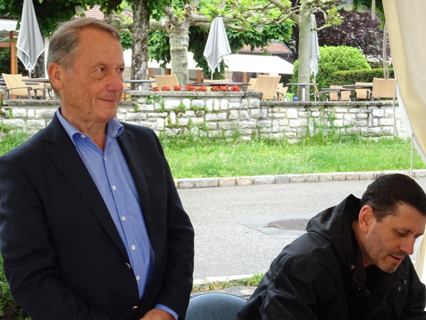 Jean-Luc Barré, romancier et éditeur de Frédéric Martel dédicaçant "Sodoma" Jean-Luc Barré, romancier et éditeur de Frédéric Martel dédicaçant "Sodoma"