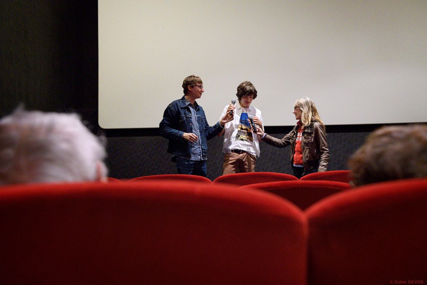 Blaise Harrison, Thomas Daloz qui joue le personnage principal, Isabelle Vossart de l'association Plan Large. Photo ® Didier Devos Blaise Harrison, Thomas Daloz qui joue le personnage principal, Isabelle Vossart de l'association Plan Large. Photo ® Didier Devos