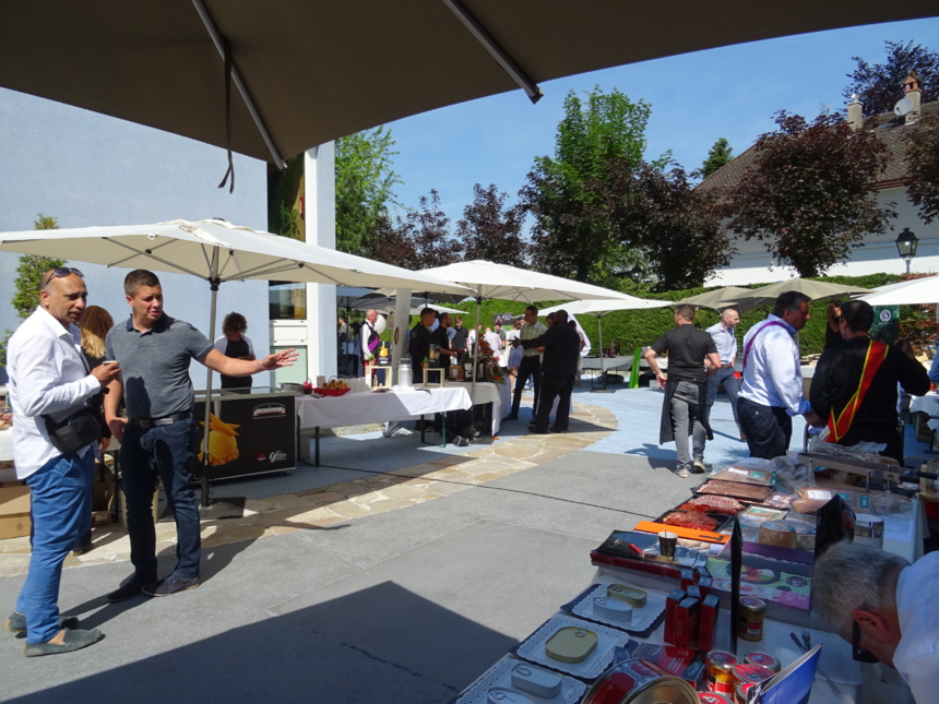 Le village des producteurs s'installe Le village des producteurs s'installe