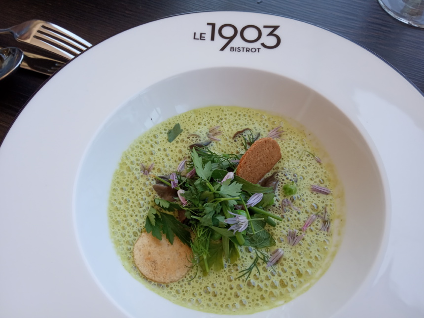 ...et une recette d'ecargots toute simple, qui chante sa faîcheur et ses parfums dans la baie de Talloires ...et une recette d'ecargots toute simple, qui chante sa faîcheur et ses parfums dans la baie de Talloires