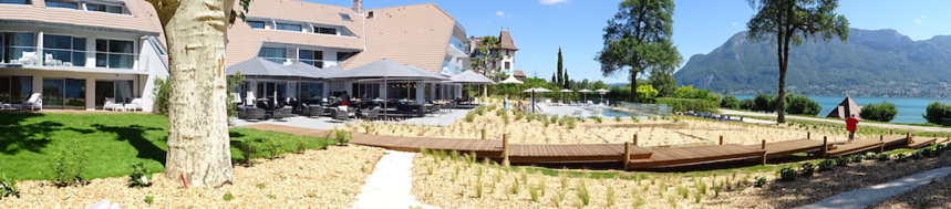 Stéphane Buron signe la carte du Black Bass à Sévrier Stéphane Buron signe la carte du Black Bass à Sévrier