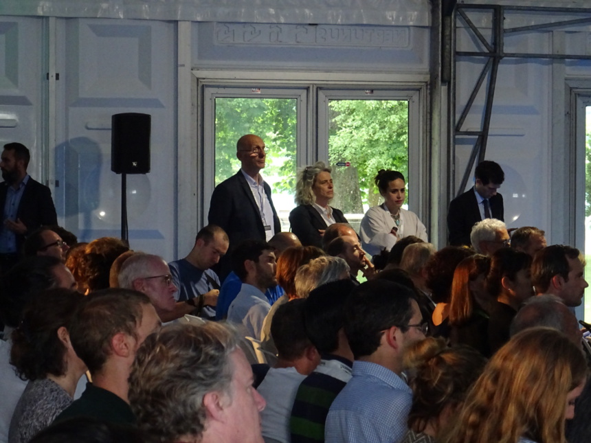 Tous suivent attentivement, même l'équipe de la CleanTech Tous suivent attentivement, même l'équipe de la CleanTech