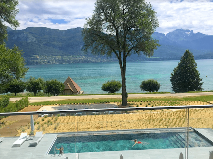 Le Black Bass à Sévrier, comme un poisson dans l’eau Le Black Bass à Sévrier, comme un poisson dans l’eau