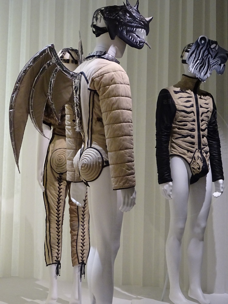 Costumes de Jean-Paul Gauthier