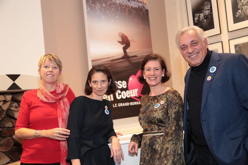 Eugénie et Félicie entre Isabelle Pochat Cotilloux et Stéphanre Thébaut ©J-Marc Favre Eugénie et Félicie entre Isabelle Pochat Cotilloux et Stéphanre Thébaut ©J-Marc Favre