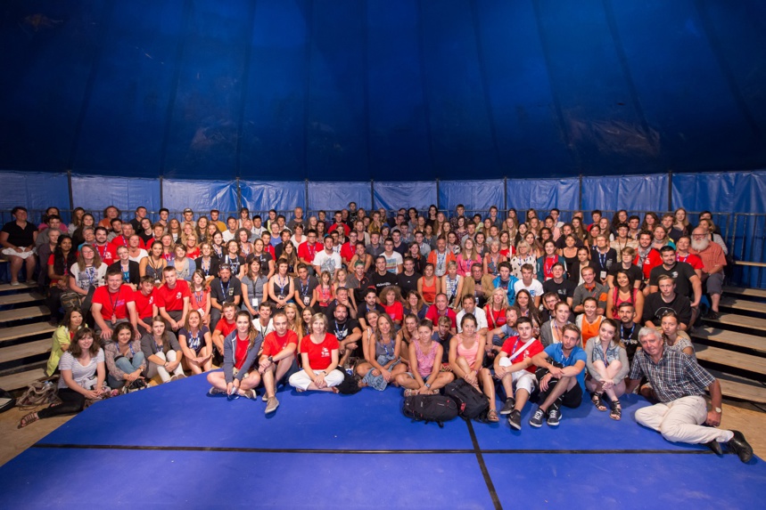 Les bénévoles pour Au bonheur des mômes Photo © Gilles Piel Les bénévoles pour Au bonheur des mômes Photo © Gilles Piel