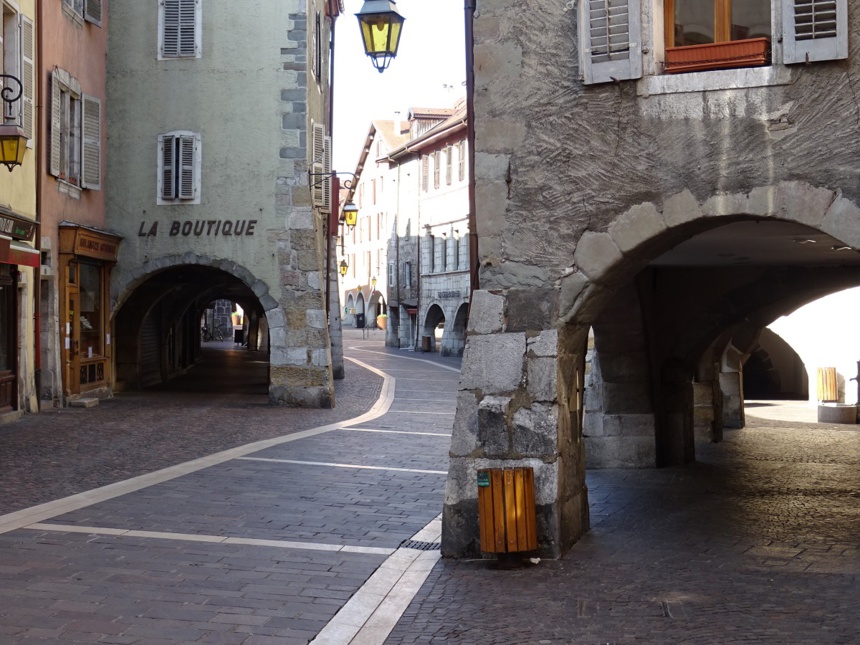 Annecy by day / Piaf, le retour