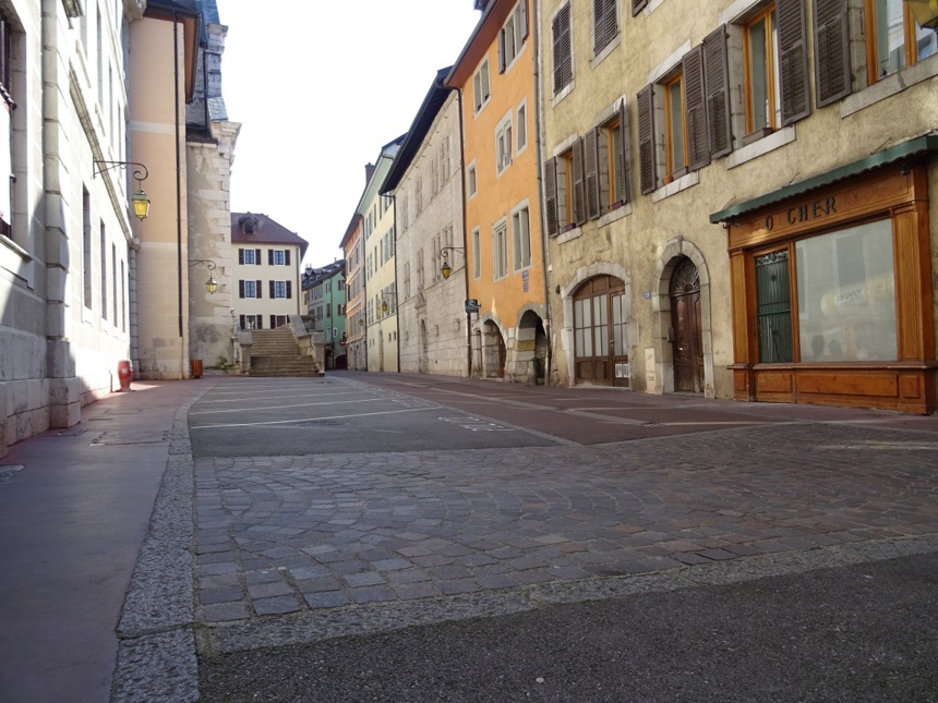 Annecy by day / Piaf, le retour