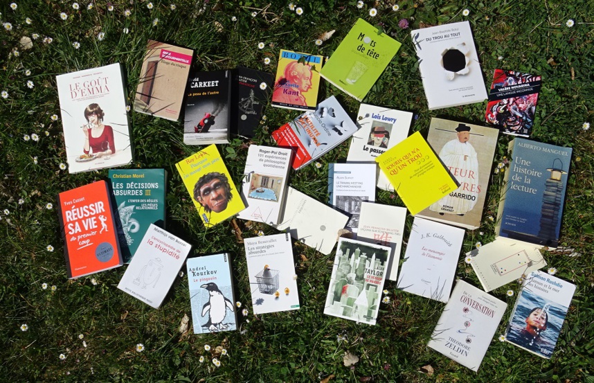 Confiné dans la lecture Confiné dans la lecture ©Paul Rassat Confiné dans la lecture Confiné dans la lecture ©Paul Rassat