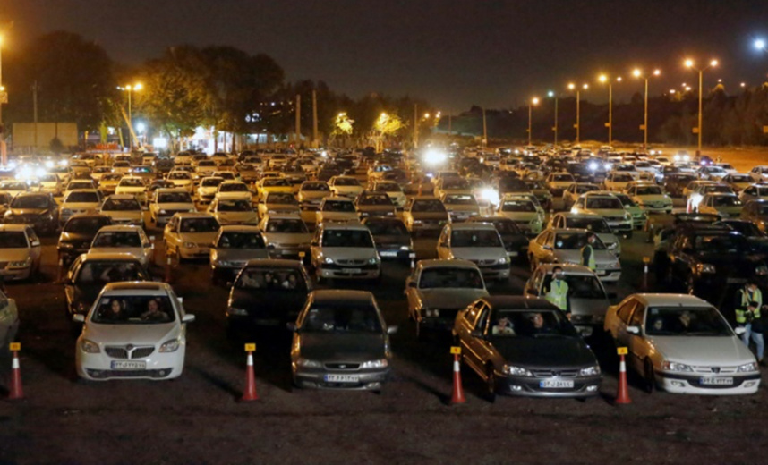 Cérémonie religieuse en drive-in en Iran 30/04/2020  © AFP STR