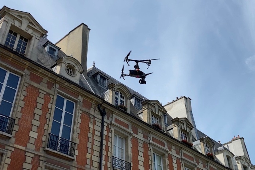 Le drone de Skydrone Film survolant la capitale ©DR Le drone de Skydrone Film survolant la capitale ©DR