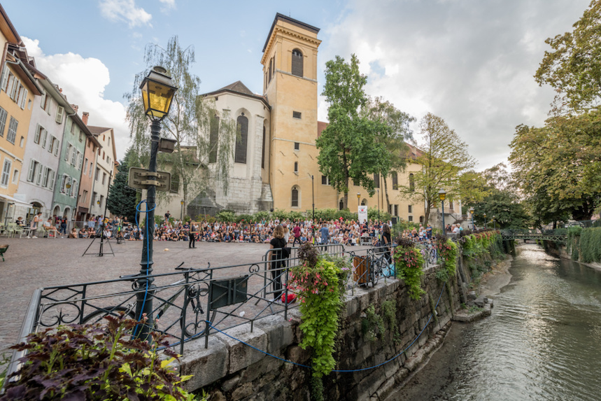 Coup de Théâtre au quai de la cathédrale ©François Blin Coup de Théâtre au quai de la cathédrale ©François Blin