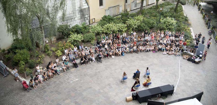 Coup de Théâtre au quai de la Cathédrale ©François Blin Coup de Théâtre au quai de la Cathédrale ©François Blin