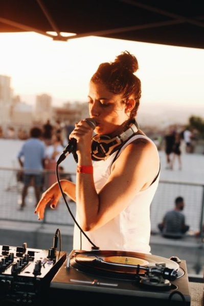 Erica Lippert alias DJ Carie "Super Super Chaud" Événement Rêvassons ©DR