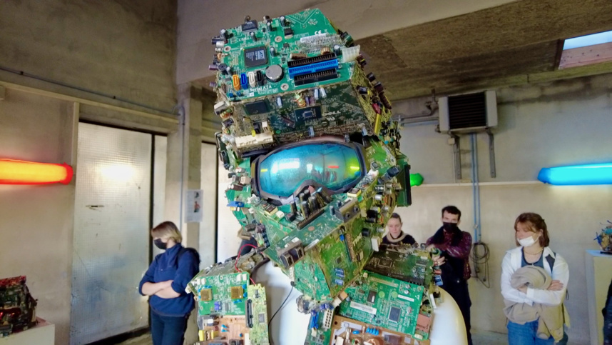 Yannos Majestikos, un artiste "branché" et engagé à l'ESAAA © Cloée Lecomte Yannos Majestikos, un artiste "branché" et engagé à l'ESAAA © Cloée Lecomte