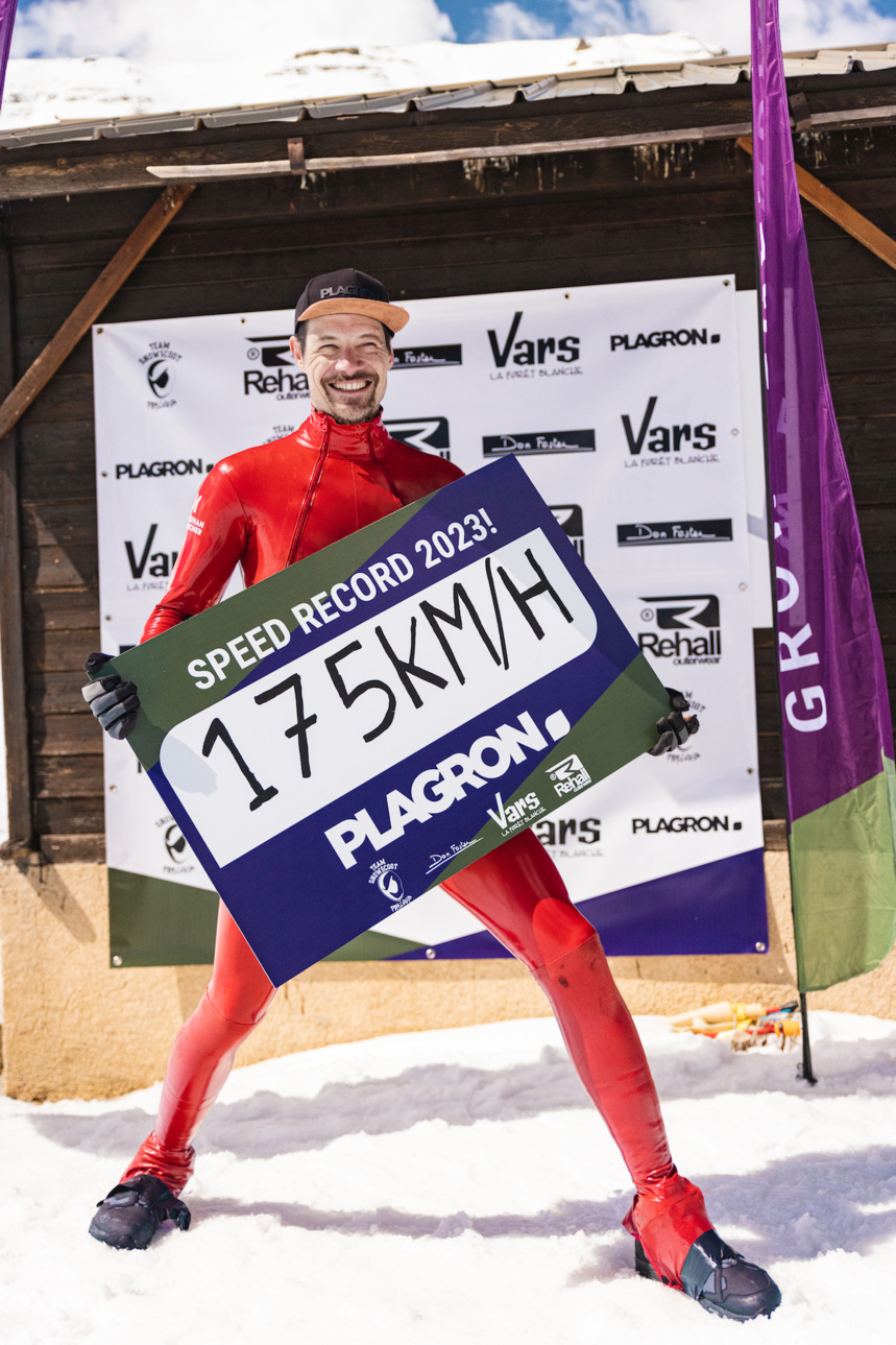 Nouveau record du monde de vitesse en snowscoot Nouveau record du monde de vitesse en snowscoot