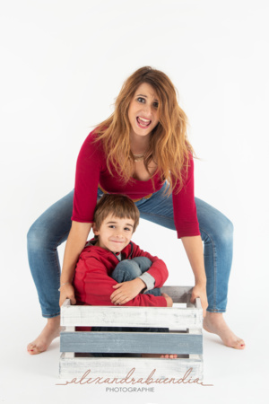 Angie et son fils Hugo, doubleurs de Théo et sa maman © Alexandra Buendia Angie et son fils Hugo, doubleurs de Théo et sa maman © Alexandra Buendia