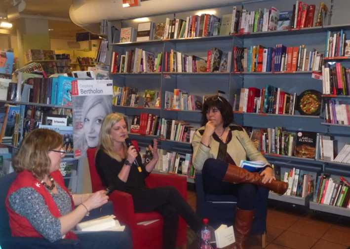 Delphine Bertholon était à Annecy Pour une rencontre chez Decitre Delphine Bertholon était à Annecy Pour une rencontre chez Decitre