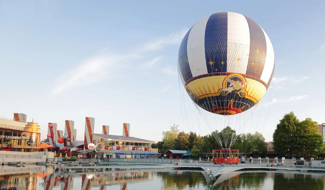 Le Disney Village est le lieu incontournable avec des boutiques et des restaurants © Disneyland Paris Le Disney Village est le lieu incontournable avec des boutiques et des restaurants © Disneyland Paris