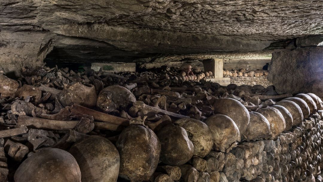 Les Catacombes de Paris un véritable musée pour comprendre l'histoire de la ville © Les Catacombes de Paris