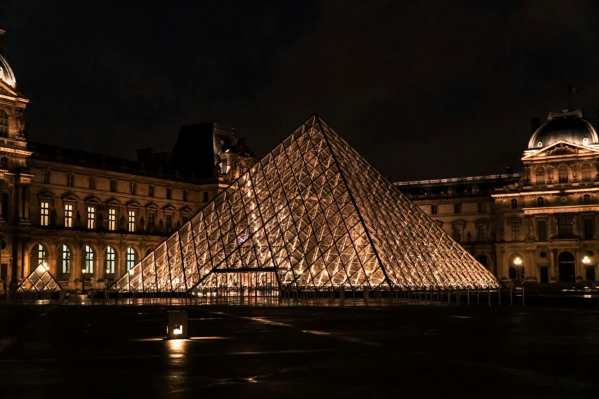 La nuit européenne des musées est de retour le 18 mai 2024 pour sa 20ème édition © Bastien Nvs sur Unsplash La nuit européenne des musées est de retour le 18 mai 2024 pour sa 20ème édition © Bastien Nvs sur Unsplash