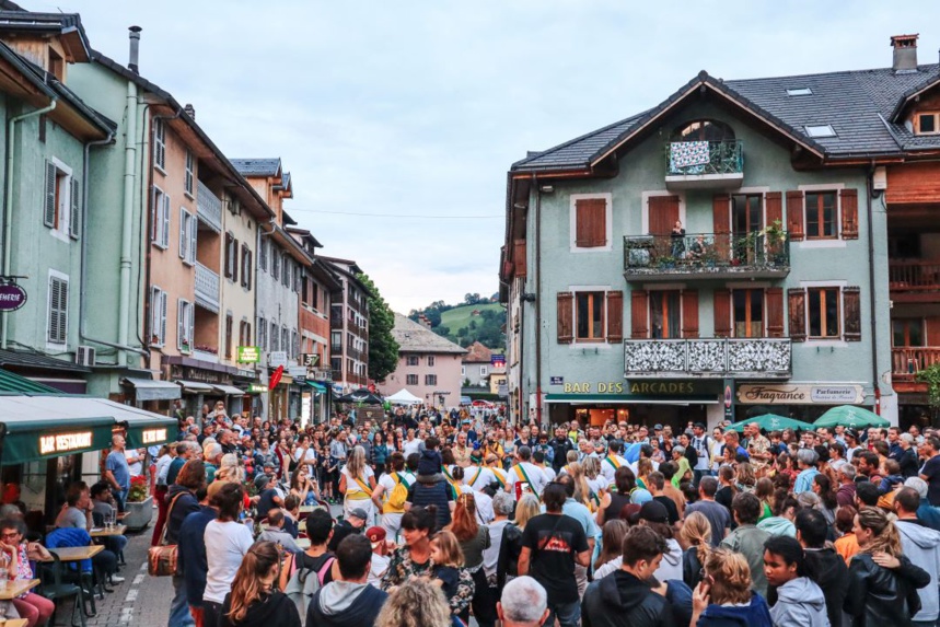 La Fête de la musique permet de profiter de l'arrivée de l'été en musique, dans une ambiance chaleureuse de partage © Office de Tourisme Thônes Cœur des Vallées La Fête de la musique permet de profiter de l'arrivée de l'été en musique, dans une ambiance chaleureuse de partage © Office de Tourisme Thônes Cœur des Vallées