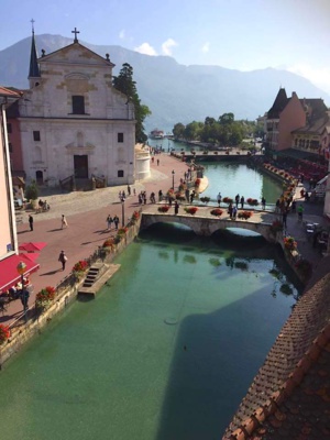 Palais de l’Isle Annecy - Vue aérienne du toit sur le Thiou © Damien Tiberio Palais de l’Isle Annecy - Vue aérienne du toit sur le Thiou © Damien Tiberio