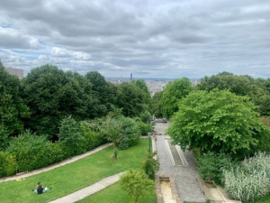 Le Parc de Belleville permet de se promener parmi des vignes © Move-On Magazine Le Parc de Belleville permet de se promener parmi des vignes © Move-On Magazine
