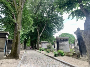 Le cimetière du Père Lachaise est une activité touristique majeure © Move-On Magazine Le cimetière du Père Lachaise est une activité touristique majeure © Move-On Magazine