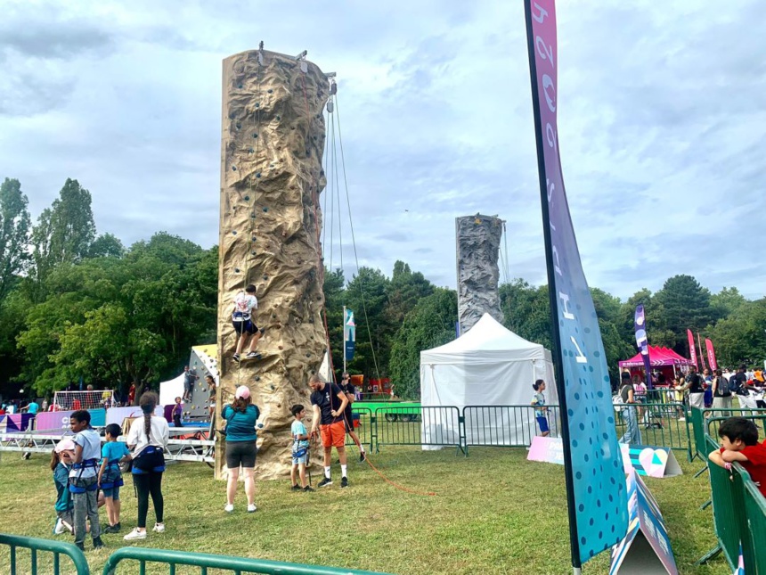 Des murs d'escalade toujours encadrés par des professionnels sont mis à disposition © Emma Pauchont Des murs d'escalade toujours encadrés par des professionnels sont mis à disposition © Emma Pauchont