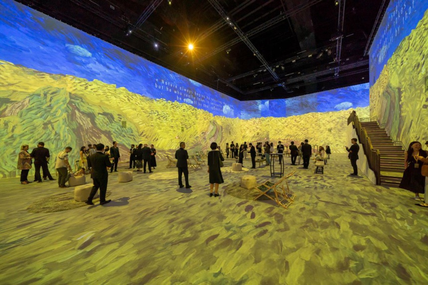 L'Expérience Immersive Van Gogh à Marseille propose aux visiteurs un voyage sensoriel dans l'univers de l'artiste grâce à des projections numériques © Fever L'Expérience Immersive Van Gogh à Marseille propose aux visiteurs un voyage sensoriel dans l'univers de l'artiste grâce à des projections numériques © Fever