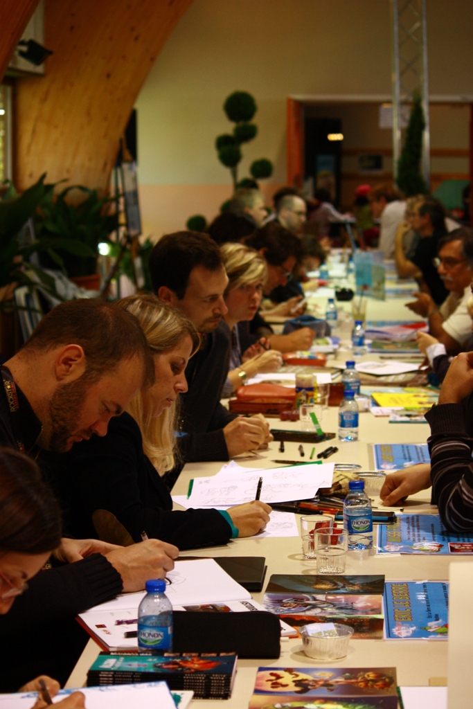 Edition 2014 du Salon de la BD d'Orcier. De la dédicace à gogo! ©D.R. Edition 2014 du Salon de la BD d'Orcier. De la dédicace à gogo! ©D.R.