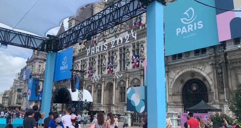 Le parvis de l'Hôtel de Ville propose des concerts gratuits © Emma Pauchont Le parvis de l'Hôtel de Ville propose des concerts gratuits © Emma Pauchont