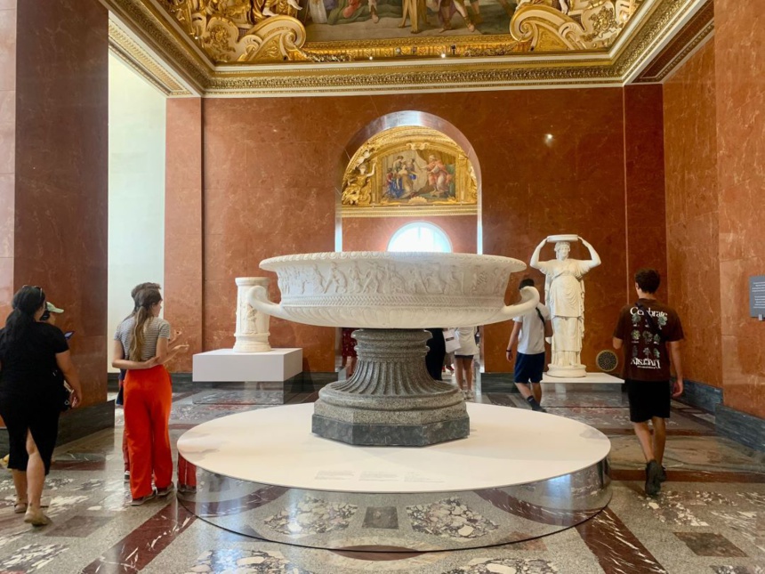 Plusieurs œuvres variées sont proposées comme des vases, des bustes, des corps © Move-On Mag Plusieurs œuvres variées sont proposées comme des vases, des bustes, des corps © Move-On Mag