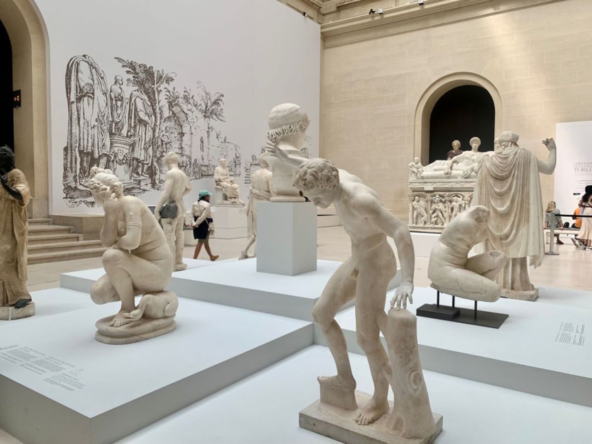 La dernière salle met en parallèle la collection de Torlonia avec certaines statues déjà présentes au musée du Louvre © Move-On Mag La dernière salle met en parallèle la collection de Torlonia avec certaines statues déjà présentes au musée du Louvre © Move-On Mag