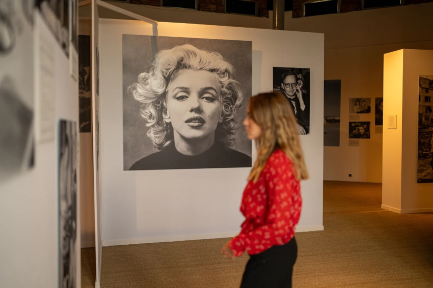 Découvrez plus de 200 photographies de l'actrice © Fever Découvrez plus de 200 photographies de l'actrice © Fever