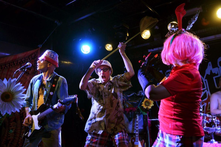 Brin de Zinc - CHAMBERY - 3/5 La Fabuleuz - SAIGNON - Photos : Denis Charmot Brin de Zinc - CHAMBERY - 3/5 La Fabuleuz - SAIGNON - Photos : Denis Charmot