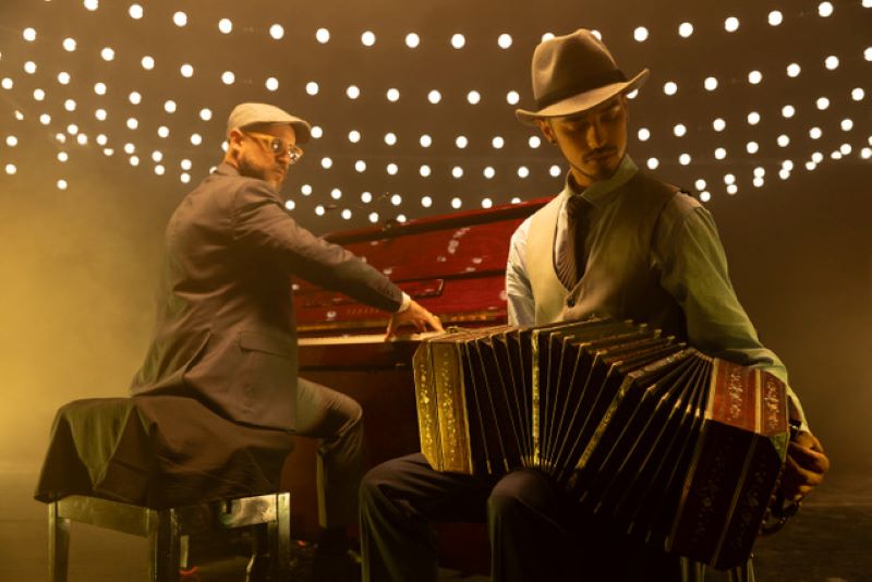 Des musiciens et des danseurs promettent un show mémorable © Fever Des musiciens et des danseurs promettent un show mémorable © Fever