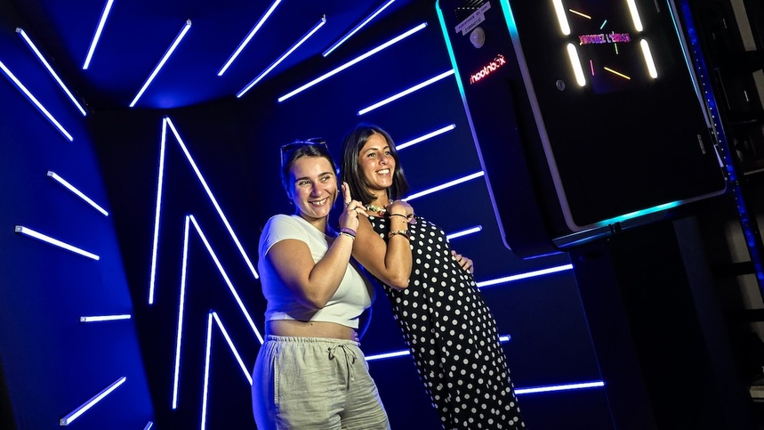 Découvrez Shoot'n'Box : La Révolution du Photomaton Moderne © Shoot'n'Box Découvrez Shoot'n'Box : La Révolution du Photomaton Moderne © Shoot'n'Box