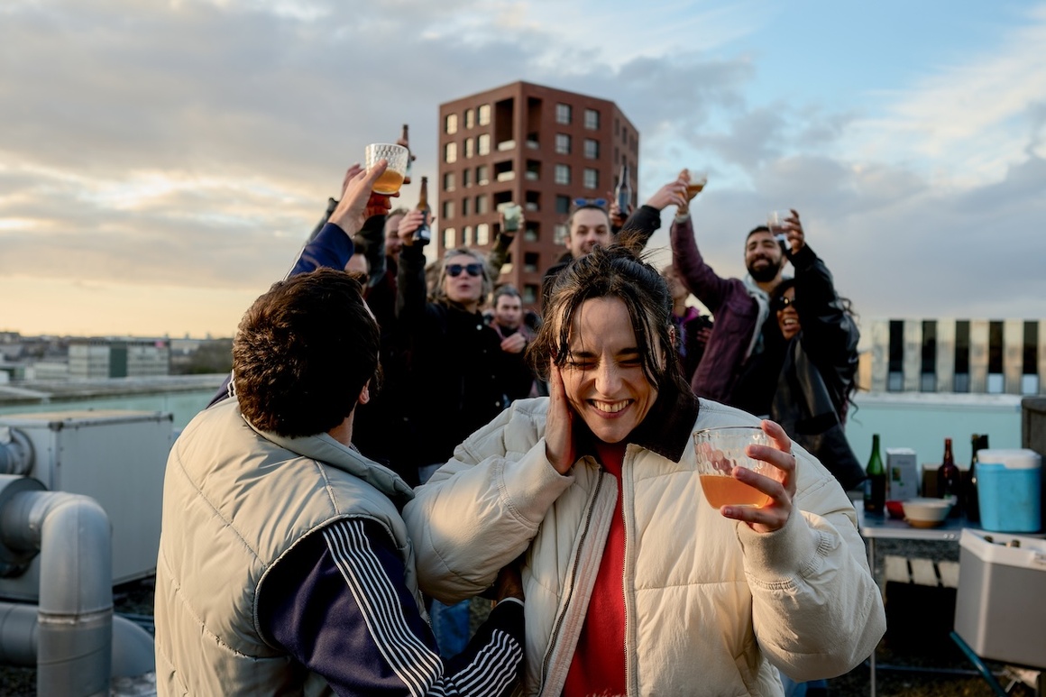 Film La Différente - Jehnny Beth, Thibaut Evrard ©Agat Films & Cie - Ex Nihilo Film La Différente - Jehnny Beth, Thibaut Evrard ©Agat Films & Cie - Ex Nihilo