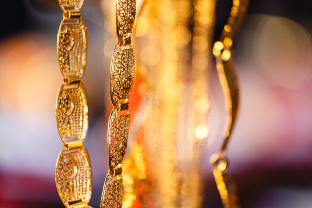 Bijoux dorés : comment entretenir vos pièces en plaqué or ? © Envato Bijoux dorés : comment entretenir vos pièces en plaqué or ? © Envato