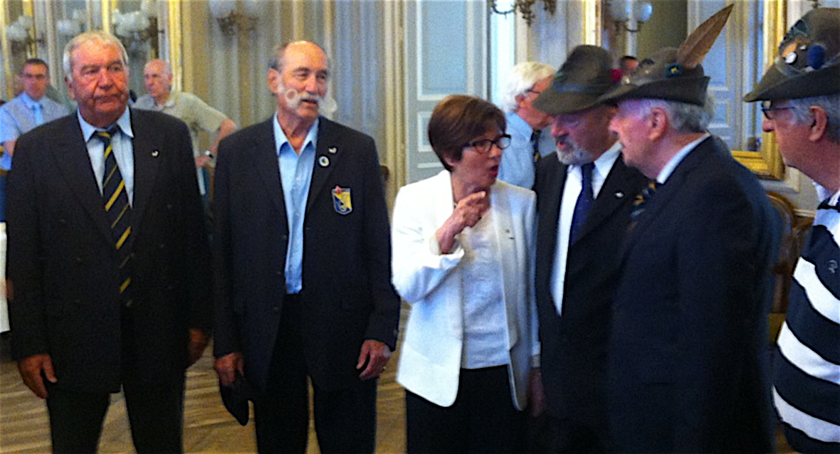 Mireille Brasier entourée des Chasseurs Alpins ©Paul Rassat